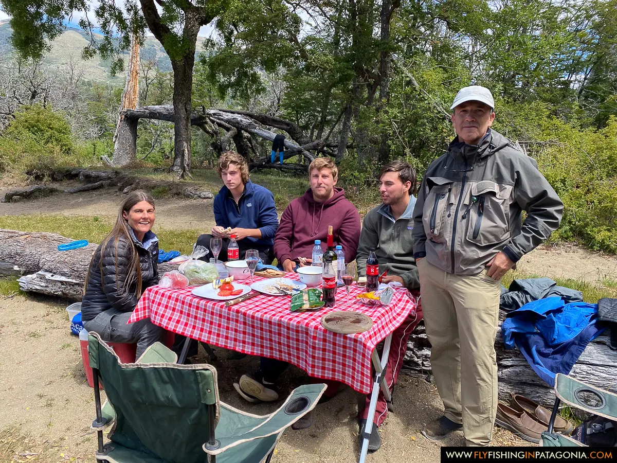 A relaxed outdoor picnic during a Patagonia excursion
